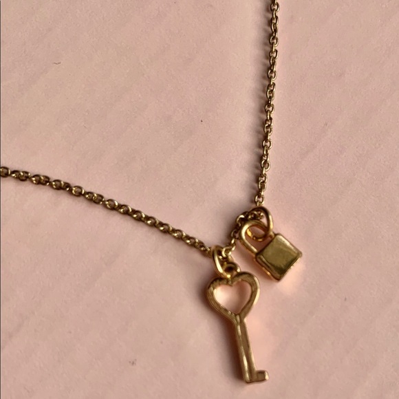 Gold Lock and key necklace - Picture 3 of 3